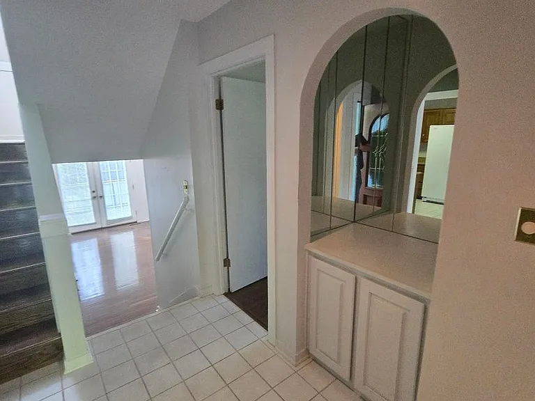 104 Hampton Ct — Photo 6