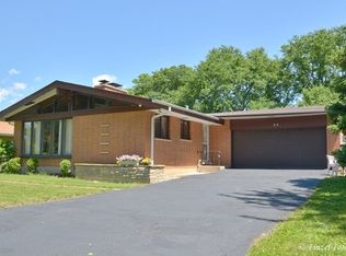 26 Woodview Ln, Algonquin, IL 60102