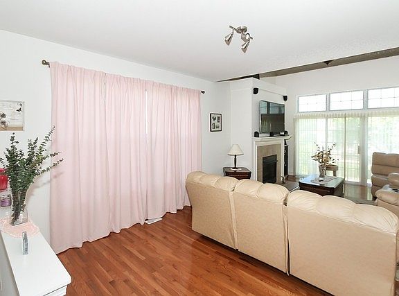 4th image of 158 Fountain Grass Cir