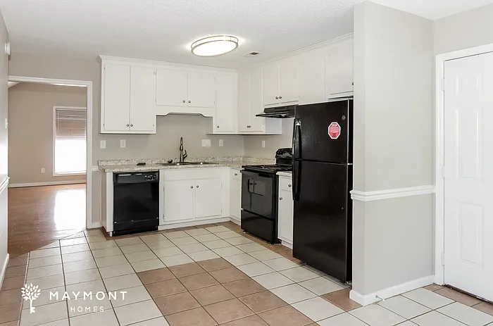 207 Cedar Creek Cir — Photo 5