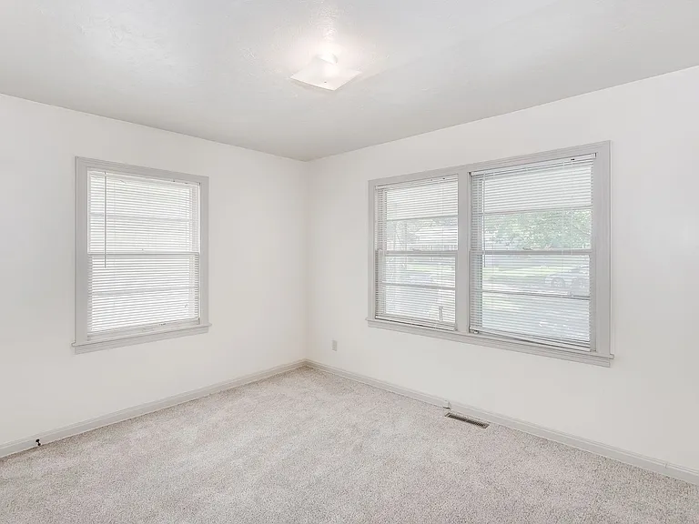 742 S Dellrose Ave — Photo 8