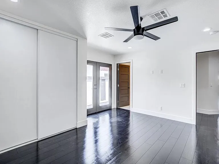 360 Vandalia St — Photo 2