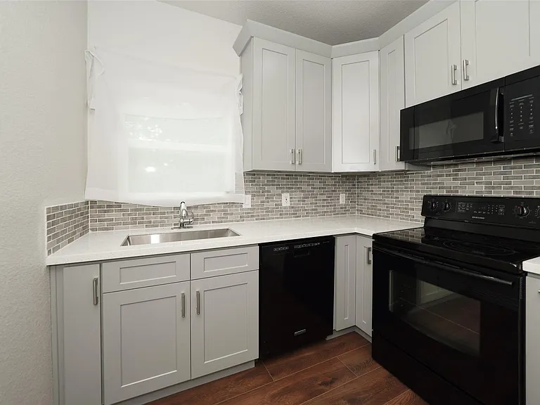 9305 Kentshire Dr — Photo 16