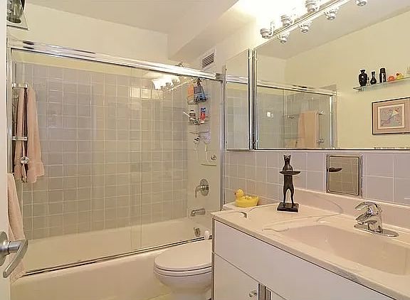 2nd image of 3430 N Lake Shore Dr APT 5L