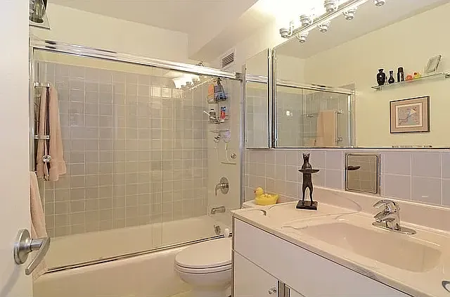 3430 N Lakeshore Dr #5L — Photo 2