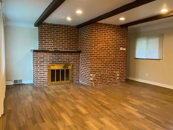 3rd image of 3358 Poplar Ave