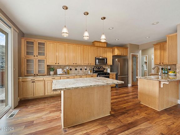 2nd image of 2825 Grosmont Dr