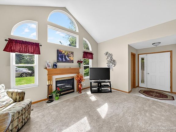 3rd image of 171 Canterbury Ct #171