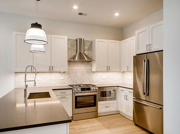 5th image of 2913 W Lyndale St #2