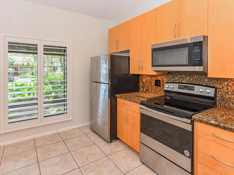 1400 NW 9th Ave #B-8 — Photo 10