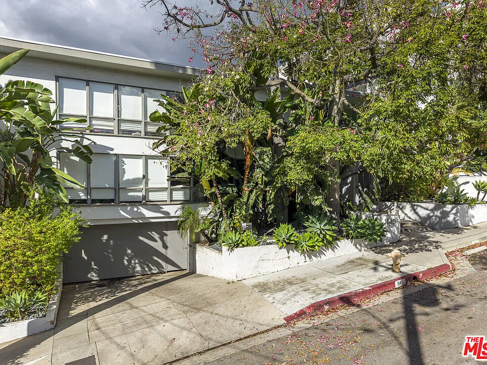 1145 Larrabee St #10