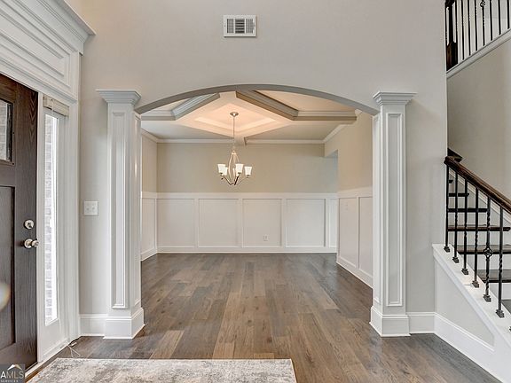 4th image of 3972 Golden Gate Way