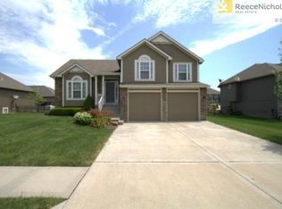 913 Chisam Rd, Kearney, MO 64060