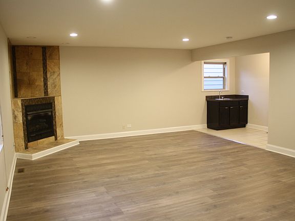 3rd image of 16250 Marshfield Ave #0