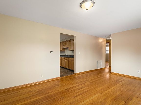 5th image of 1626 Maple Ave