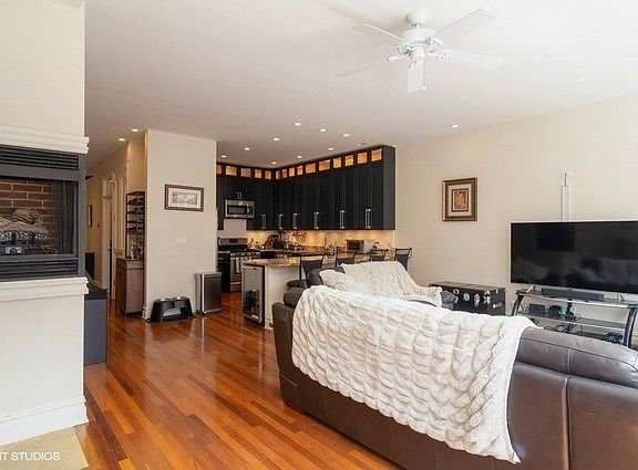 3rd image of 1746 W North Ave #2