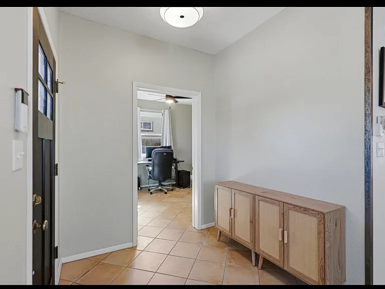 2920 Burton Ave SE — Photo 21