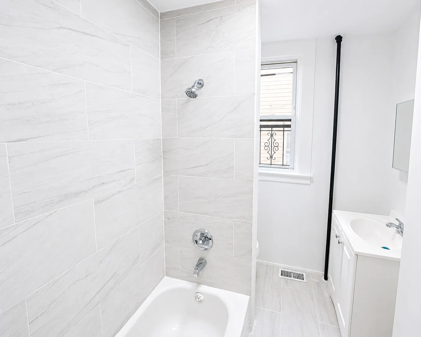 233 Rose St — Photo 2