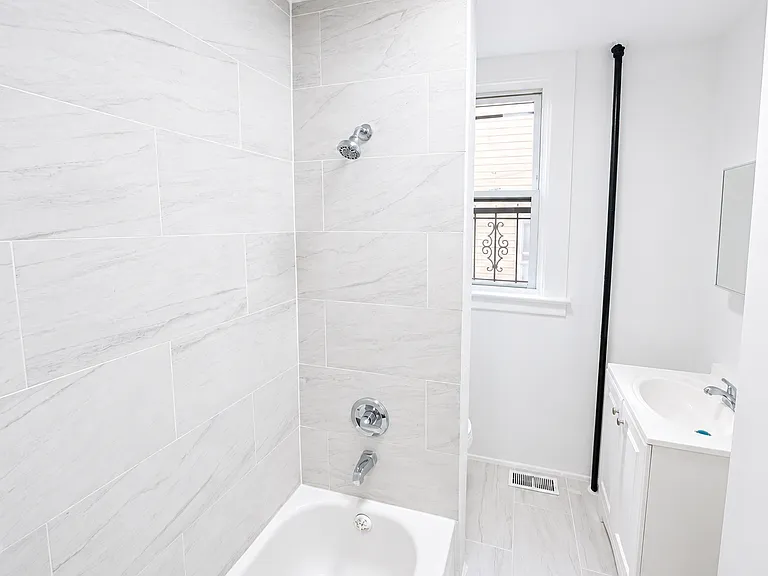 233 Rose St — Photo 2