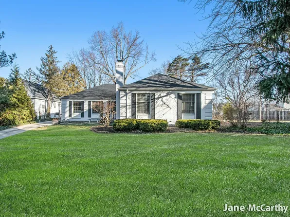 210 Lakewood Dr SE, East Grand Rapids, MI 49506
