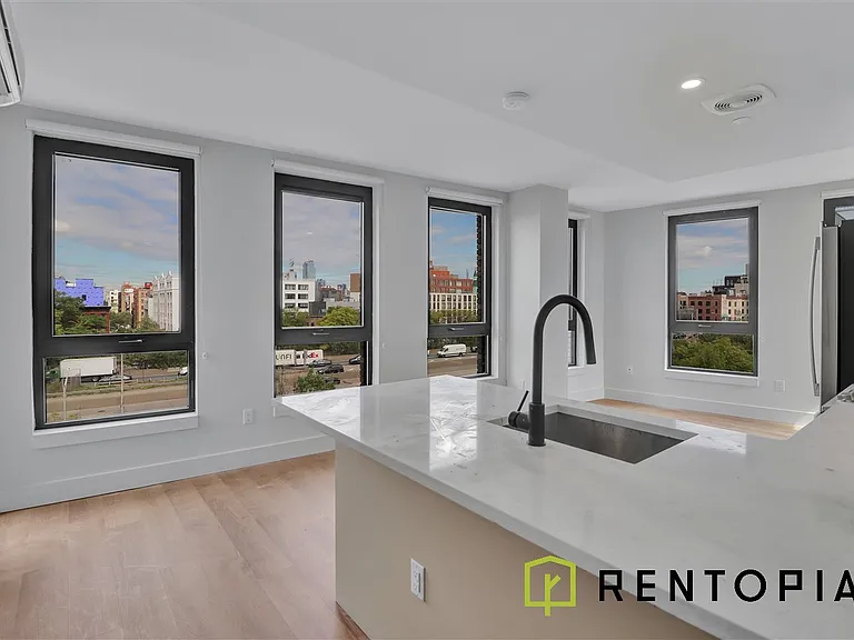 130 Hope St #203N — Photo 1