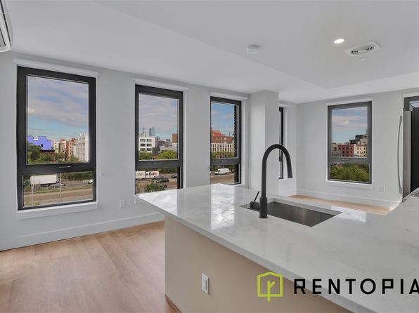 130 Hope St #203N