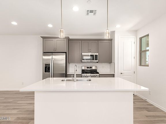 3rd image of 2807 N CLAIRE Drive