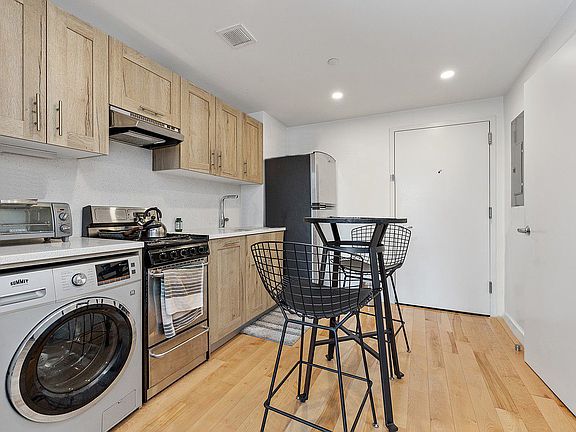 3rd image of 63 W 104th St APT 401