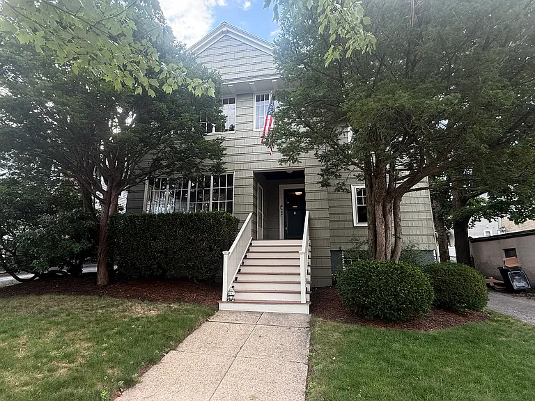 303 Washington St #B — Photo 1