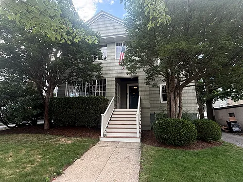 303 Washington St #B Photo 1