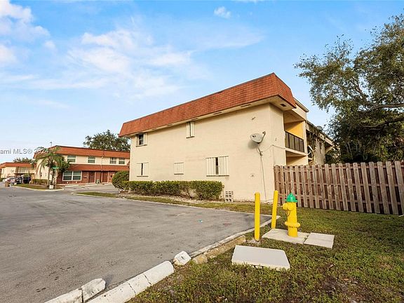 3rd image of 6570 SW 41st Ct #103