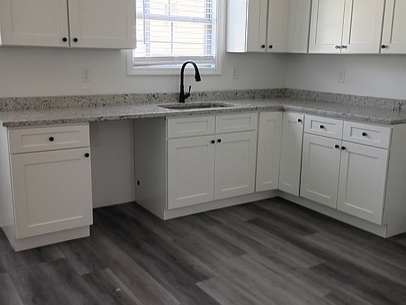 2nd image of 844 Ridgewood Dr Unit 5