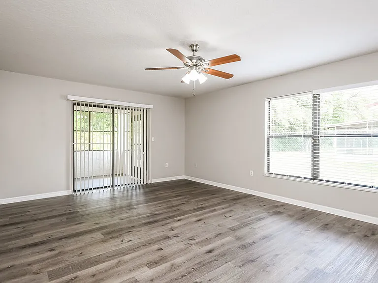 805 Mountbatten Ln — Photo 10