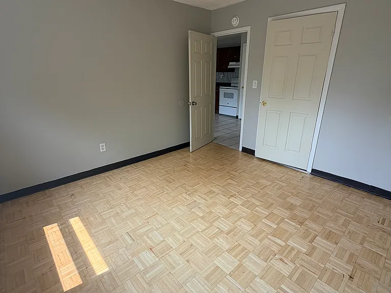 31 Austin St #7B-0 — Photo 8