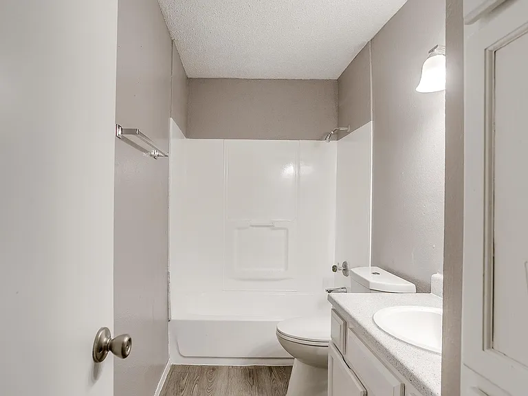 River Ranch Apartments — Photo 19