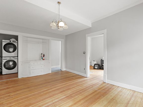 4th image of 1028 Pleasant St #2