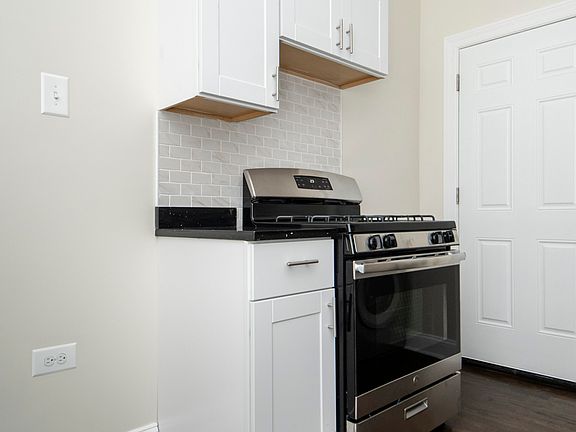 2nd image of 3817 N Greenview Ave #30W