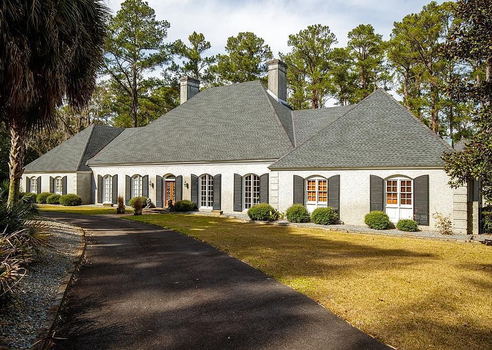 1st image of 6 Fox Hollow Cir