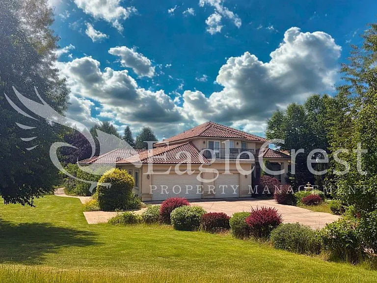 44 Vinehill Dr — Photo 2