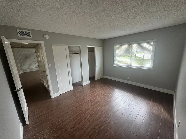 5619 42nd Street — Photo 12