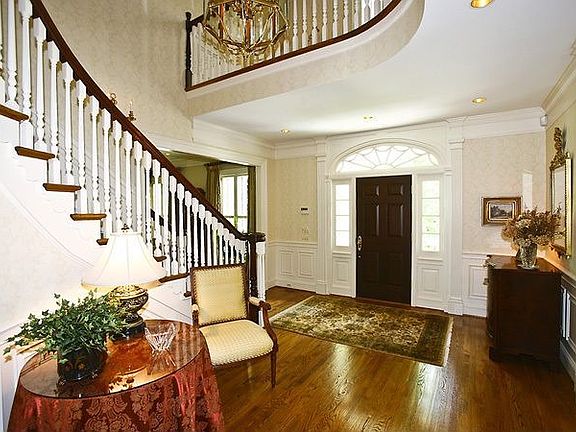 4th image of 8511 Country Club Dr