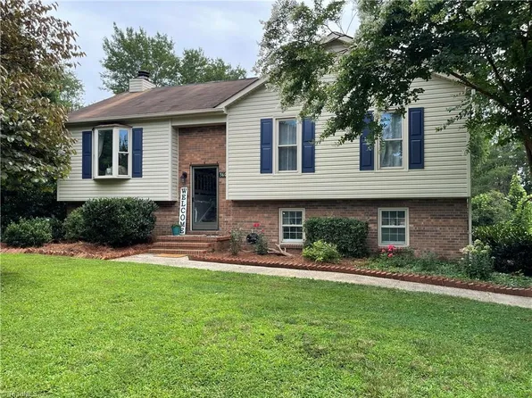 3608 Greenmeadow Ct, Tobaccoville, NC 27050