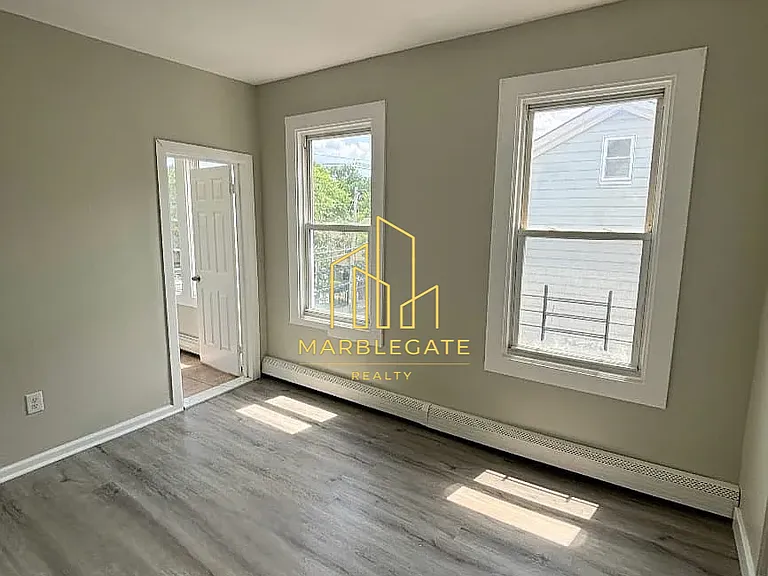 27-29 N Munn Ave #22 — Photo 7