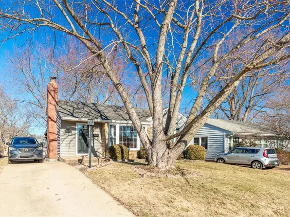 985 Woodbine Dr, Saint Louis, MO 63126
