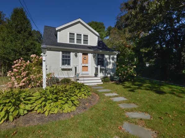 68 Oak St, Barnstable, MA 02630