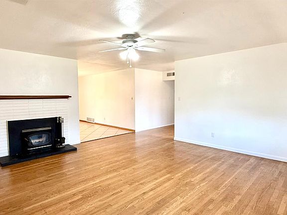 5th image of 2335 N Douty St