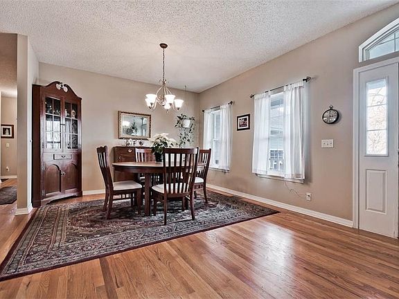 4th image of 3 Nottingham Cir