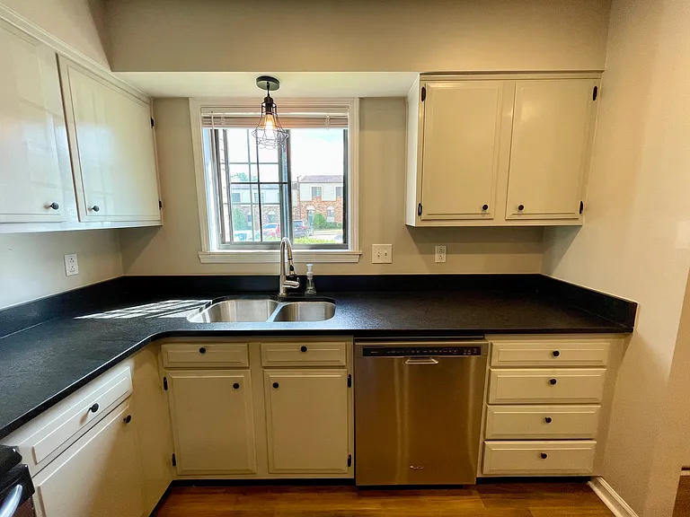 40 Terrace Ct — Photo 4