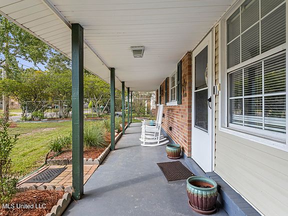 5th image of 3214 Wesley St