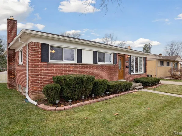 3062 Grange Rd, Trenton, MI 48183